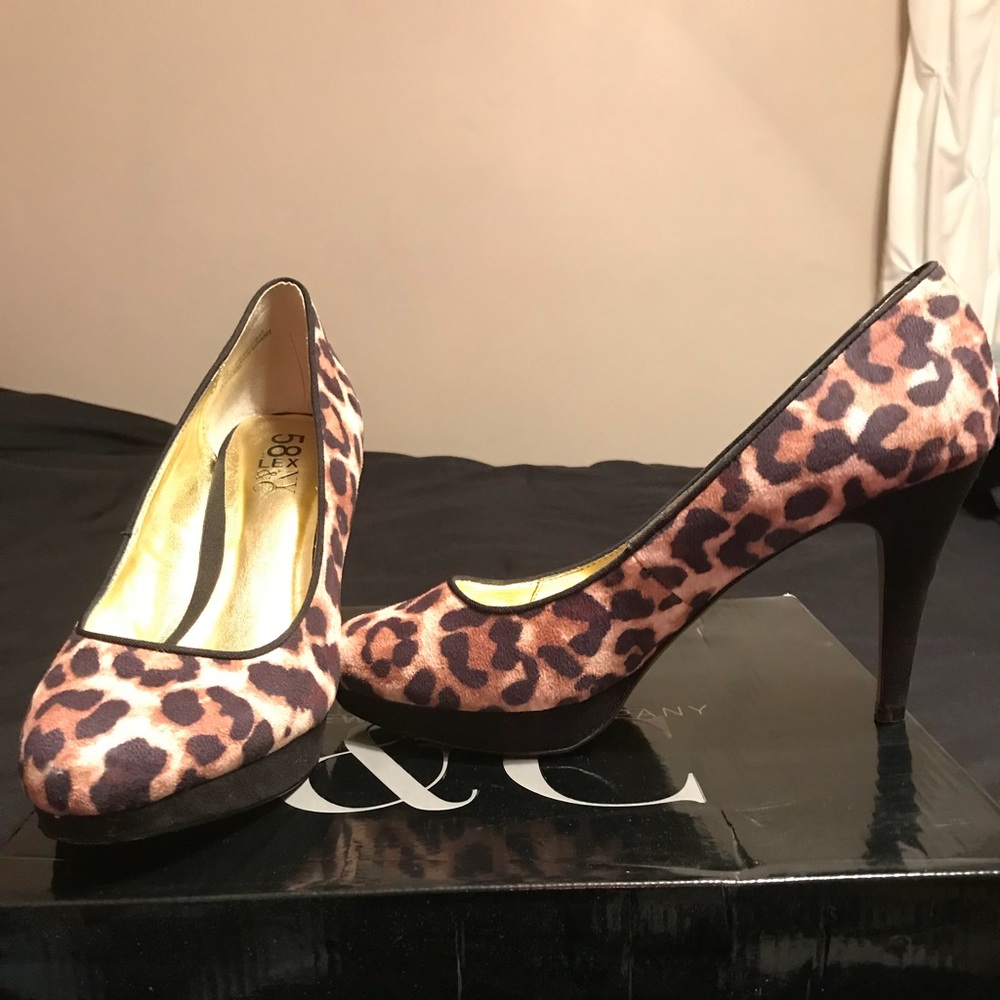 NY & Co Leopard Print Pumps